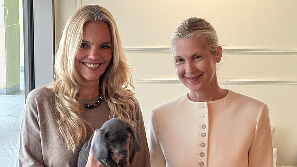 Gemeinsam mit Simply-Wau-Gründerin Michaela Cordes hat Kelly Rutherford ein neues Hundeshampoo auf den Markt gebracht. Gemeinsam mit Simply-Wau-Gründerin Michaela Cordes hat Kelly Rutherford ein neues Hundeshampoo auf den Markt gebracht.