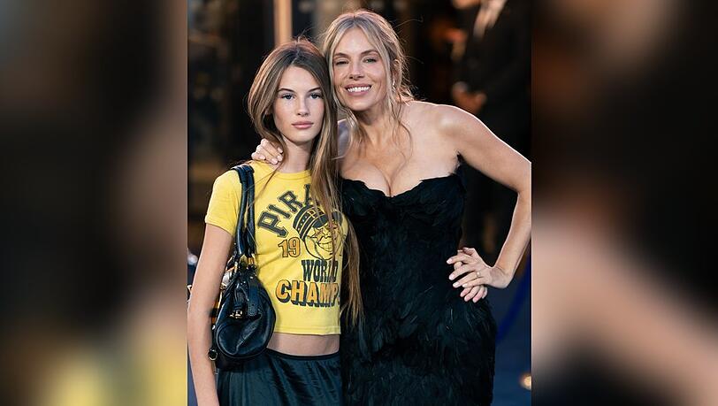 Sienna Millers Tochter Marlowe stammt aus der Beziehung mit Schauspieler Tom Sturridge. Sienna Millers Tochter Marlowe stammt aus der Beziehung mit Schauspieler Tom Sturridge.