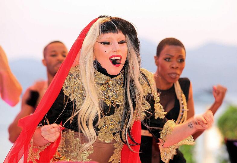 Ein Faible für verrückte Kleidung: Lady Gaga.