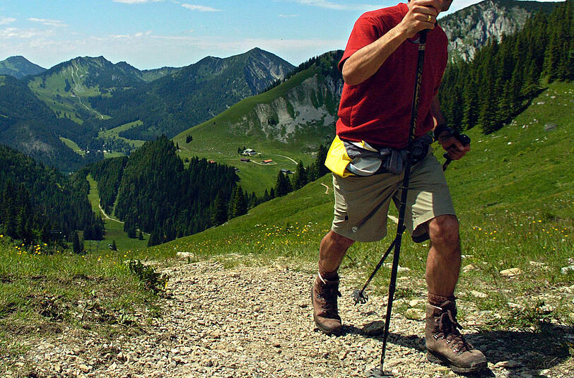 Ein Wanderer ist in Bayrischzell am Aiplspitz tödlich verunglückt. Er stürzte in eine Schotterrinne. (Symbolbild)