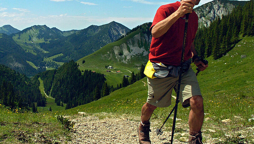 Ein Wanderer ist in Bayrischzell am Aiplspitz tödlich verunglückt. Er stürzte in eine Schotterrinne. (Symbolbild) Ein Wanderer ist in Bayrischzell am Aiplspitz tödlich verunglückt. Er stürzte in eine Schotterrinne. (Symbolbild)