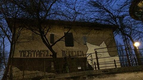 Das Gebäude der Tiertafel in der Implerstraße 1 ist in die Jahre gekommen.
