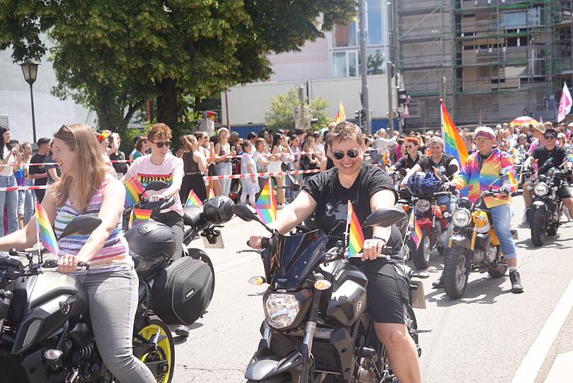 Auch Biker nehmen am CSD teil.