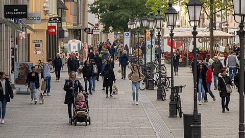 Das mittlere Einkommen liegt in München bei 5094 Euro. Und trotzdem dürfte bei vielen die Shopping-Laune gedämpft sein. Denn München ist auch teuer.