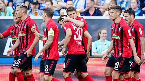 Freiburgs Spieler freuen sich über den Auswärtserfolg bei der TSG Hoffenheim.