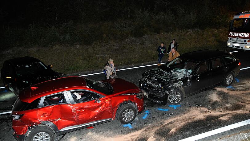 Der Bus kam aus Abona. Mit 29 Insassen stürzte er nach dem schweren Unfall am Freitag am Zirler Berg ab. Der Bus kam aus Abona. Mit 29 Insassen stürzte er nach dem schweren Unfall am Freitag am Zirler Berg ab.