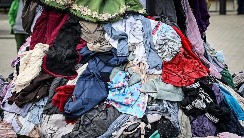 Allein im deutschen Onlinehandel werden der EU-Kommission zufolge j&auml;hrlich fast 20 Millionen zur&uuml;ckgesandte Artikel entsorgt.