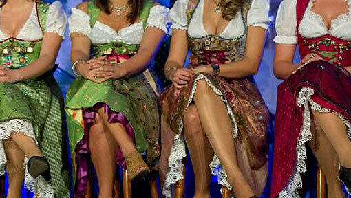 Knie umspielend, klassisch und doch in mutigen Farben: So beschreiben Fachleute den Dirndl-Trend. &bdquo;Tracht&ldquo;, so heißt es, &bdquo;ist längst keine Verkleidung mehr."