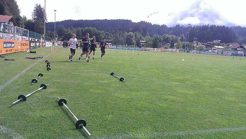 Am Dienstag trainierten die angeschlagenen Spieler in einer seperaten Laufgruppe. Am Dienstag trainierten die angeschlagenen Spieler in einer seperaten Laufgruppe.