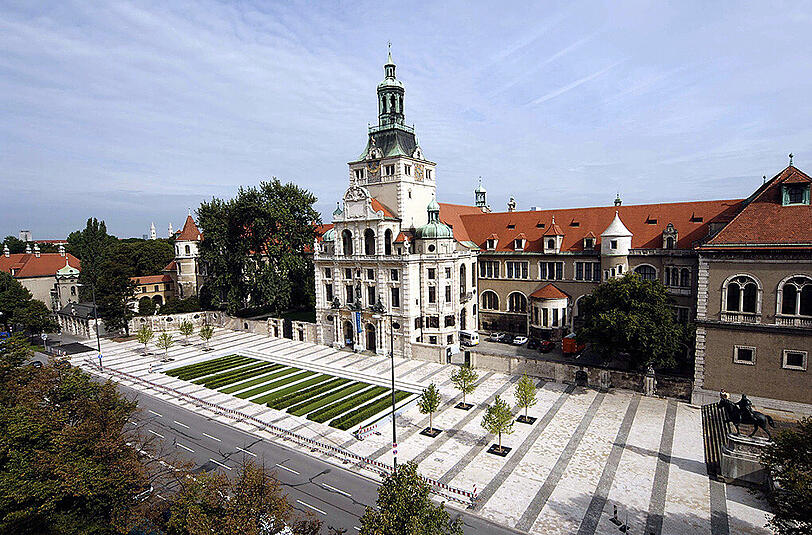Das Bayerische Nationalmuseum in der Prinzregentenstraße: Das Lokal befindet sich etwas versteckt im Westflügel (links).