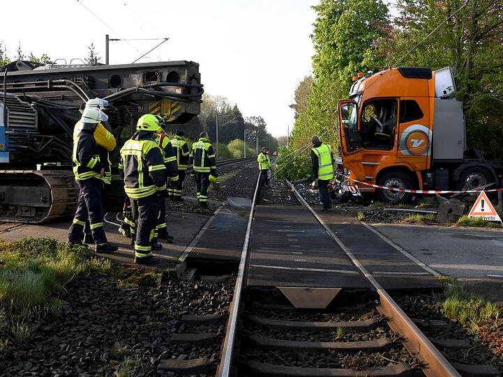Zwölf Menschen sind bei dem Bahnunfall nahe Rendsburg verletzt worden.