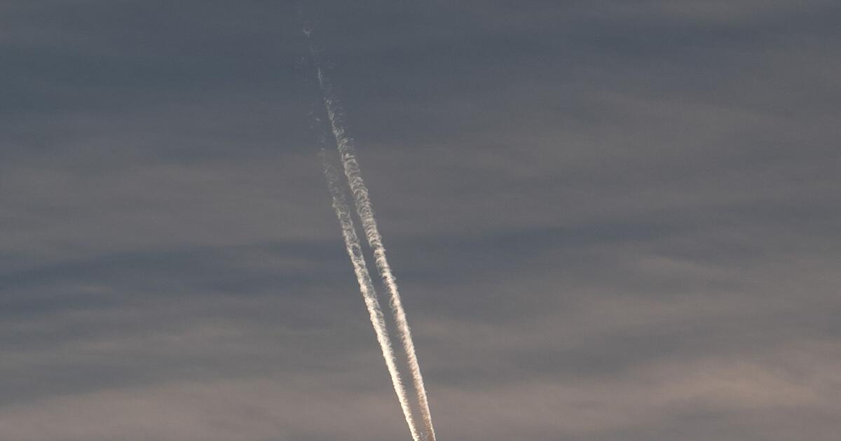 Flugzeug-mit-elf-Menschen-in-Indonesien-vermisst