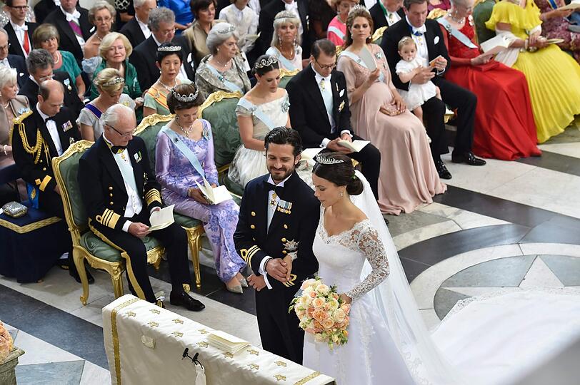 Prinz Carl Philip und die schöne Sofia Hellqvist gaben sich in der Stockholmer Schlosskirche das Ja-Wort.