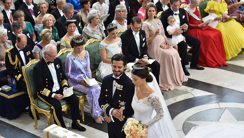 Prinz Carl Philip und die schöne Sofia Hellqvist gaben sich in der Stockholmer Schlosskirche das Ja-Wort. Prinz Carl Philip und die schöne Sofia Hellqvist gaben sich in der Stockholmer Schlosskirche das Ja-Wort.