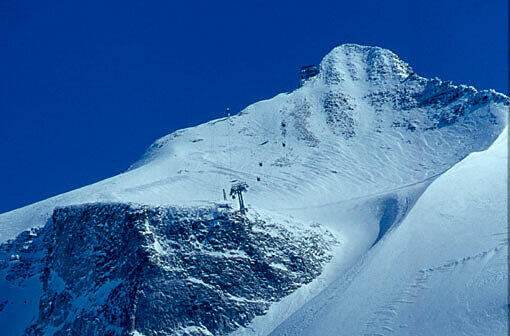 Der Hintertuxer Gletscher im Tiroler Zillertal ist der ideale Ort zum Ausspannen, Skifahren und Genießen.