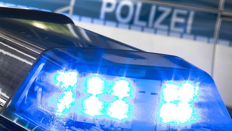 In Milbertshofen wurde ein 20-Jähriger von einem unbekannten Täter mit einem Messer bedroht. (Symbolbild) In Milbertshofen wurde ein 20-Jähriger von einem unbekannten Täter mit einem Messer bedroht. (Symbolbild)
