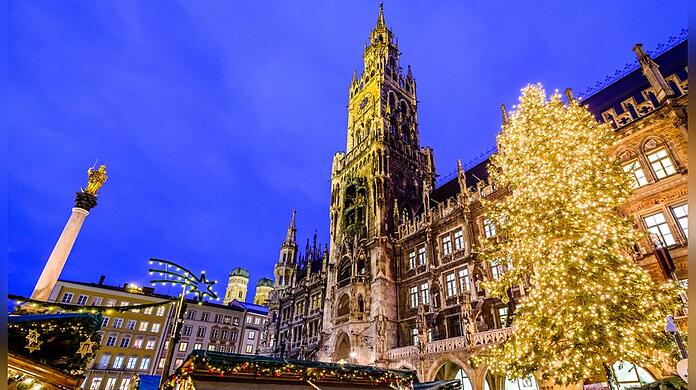 In München ist die Tanne wieder hell erleuchtet.