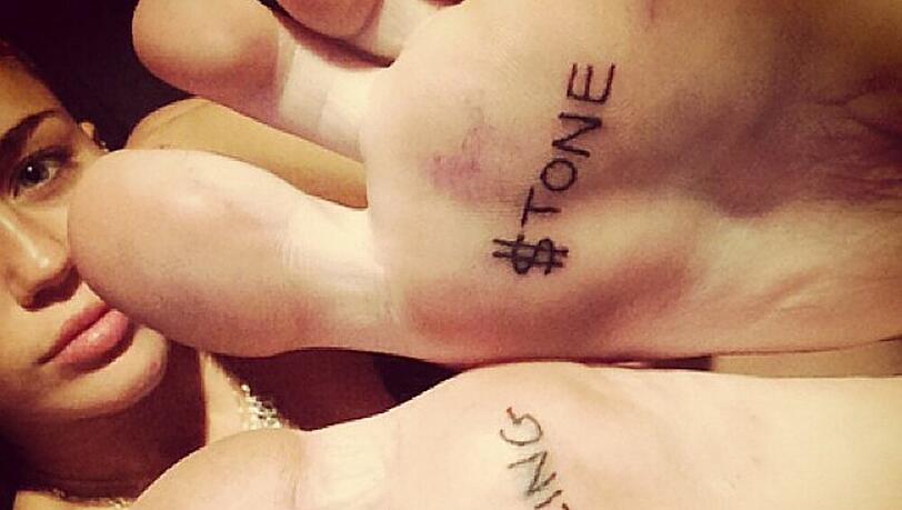 Für immer eine Erinnerung - Miley Cyrus mit neuem Tattoo Für immer eine Erinnerung - Miley Cyrus mit neuem Tattoo