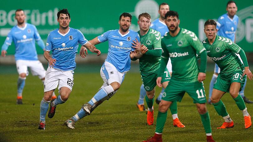 Robuster Youngster: Stefan Maderer im Zweikampf mit Jan Mauersberger (Mi.).