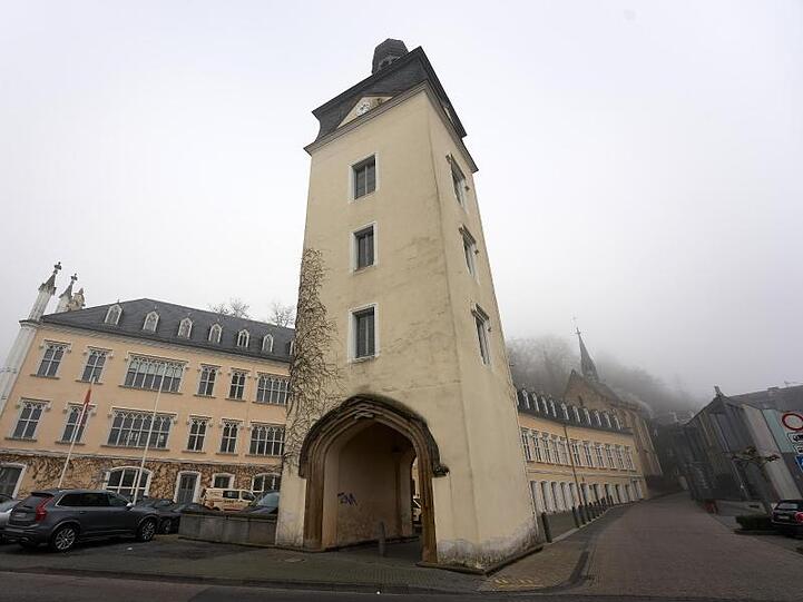 Auf fast 1000 Quadratmetern und zwei Etagen sollen im Schloss Sayn Fotos, Gemälde, Stammbäume, Erinnerungsstücke und Kunstgegenstände einer von Deutschlands ältesten hochadeligen Familien zu sehen sein.