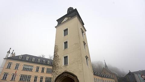 Auf fast 1000 Quadratmetern und zwei Etagen sollen im Schloss Sayn Fotos, Gemälde, Stammbäume, Erinnerungsstücke und Kunstgegenstände einer von Deutschlands ältesten hochadeligen Familien zu sehen sein.