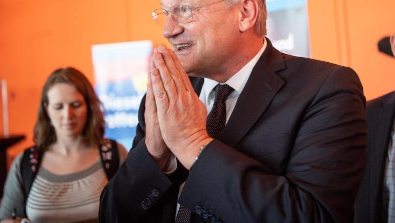 Die AfD muss wegen illegaler Spenden unter anderem an Parteichef Jörg Meuthen 400.000 Euro Strafe zahlen. Die AfD muss wegen illegaler Spenden unter anderem an Parteichef Jörg Meuthen 400.000 Euro Strafe zahlen.