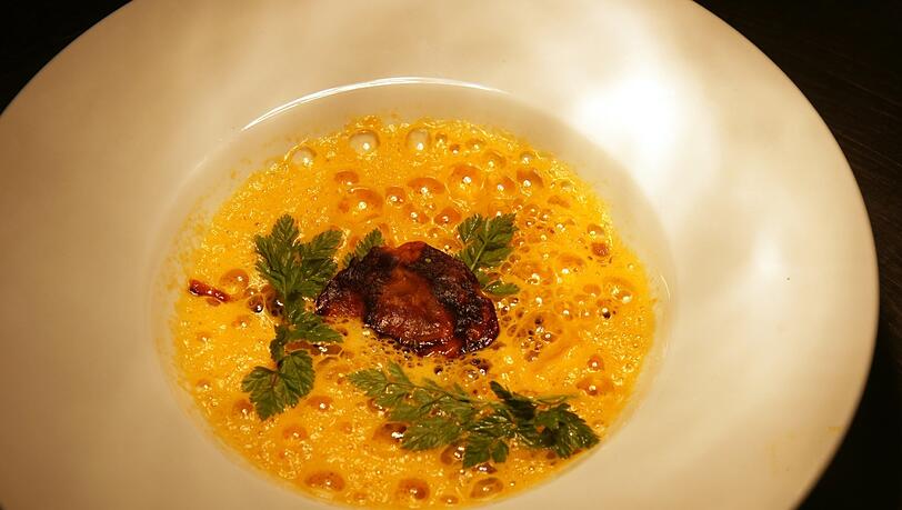 Paprikaschaumsuppe mit Chorizo-Chip Paprikaschaumsuppe mit Chorizo-Chip