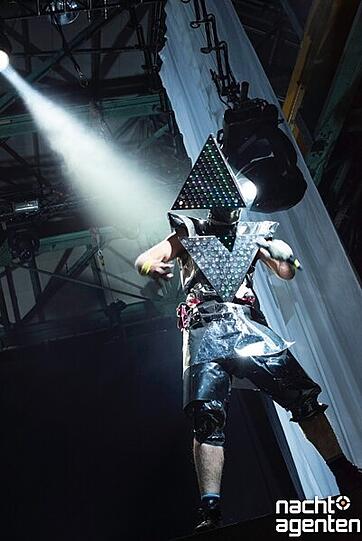 Hip-Hop a la Deichkind. Bilder von der fulminanten Show am 23.11 im Zenith in München.