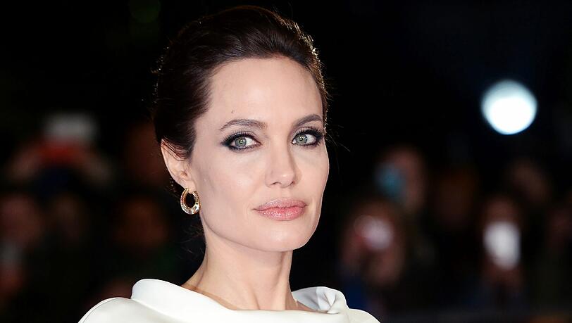 Angelina Jolie und Brad Pitt haben sechs Kinder im Alter von sechs bis dreizehn Jahren. Angelina Jolie und Brad Pitt haben sechs Kinder im Alter von sechs bis dreizehn Jahren.