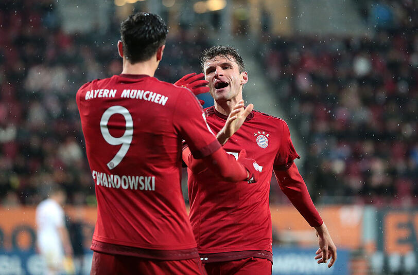 Das Erfolgsduo gegen den FCA: Robert Lewandowski und Thomas Müller.
