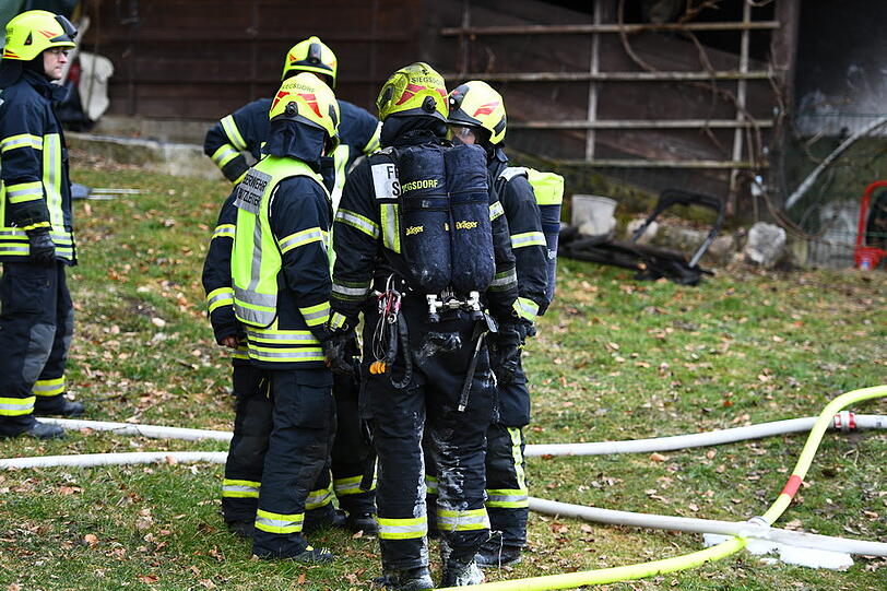 Der Sachschaden beträgt 35.000 Euro - die Ursache für den Kellerbrand ist derzeit noch unklar. Die Bilder vom Feuerwehreinsatz.