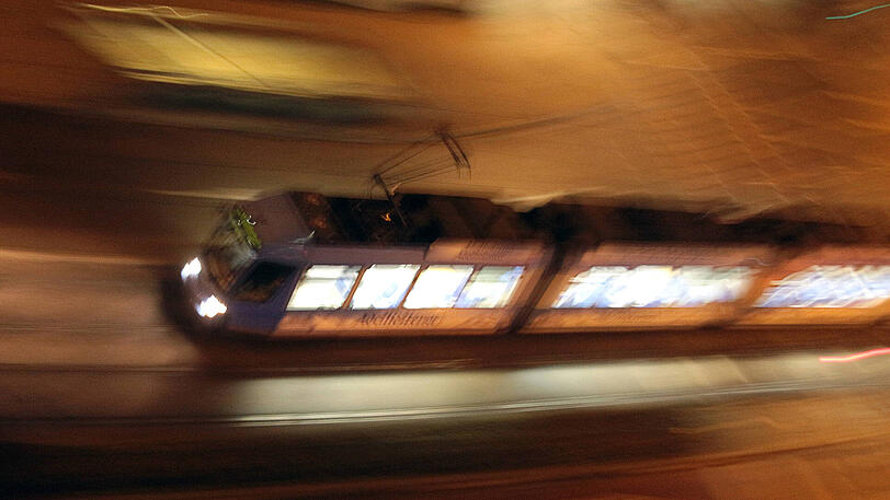 Der Schlägerei ereignete sich in einer 20er-Tram. (Symbolbild)