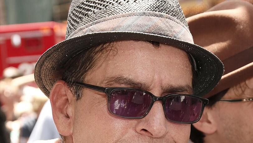 Charlie Sheen ist an Weihnachten mit den Söhnen vereint Charlie Sheen ist an Weihnachten mit den Söhnen vereint
