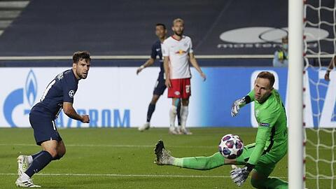 Juan Bernat von PSG erzielt den dritten Treffer seiner Mannschaft.