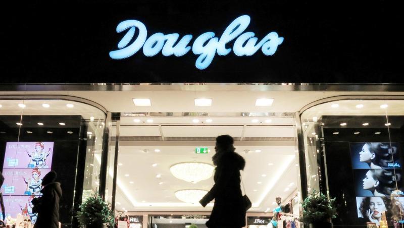 Der deutsche Parfümeriemarkt ist derzeit im Umbruch, neue Konkurrenten machen dem Marktführer Douglas die Kunden streitig. Der deutsche Parfümeriemarkt ist derzeit im Umbruch, neue Konkurrenten machen dem Marktführer Douglas die Kunden streitig.