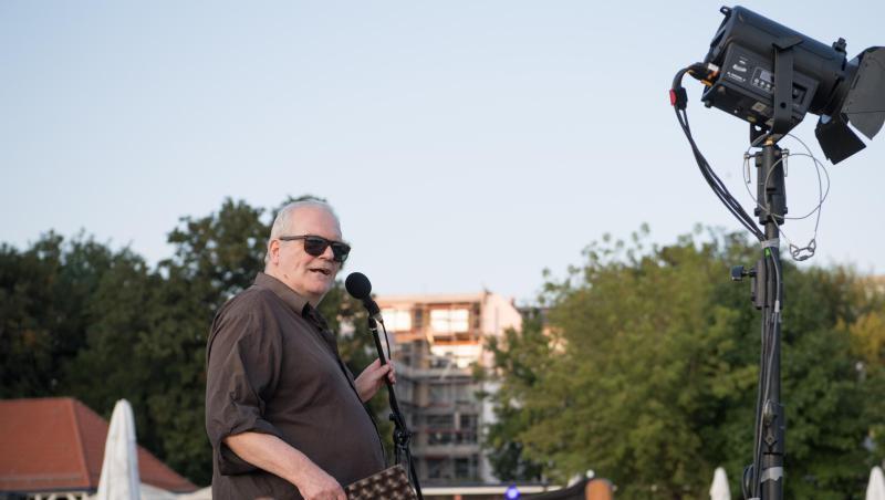 Wolf Hogekamp sowas wie der Pate des Poetry Slam. Wolf Hogekamp sowas wie der Pate des Poetry Slam.