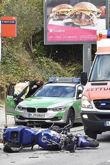 Der Motorradfahrer musste ins Krankenhaus gebracht werden.