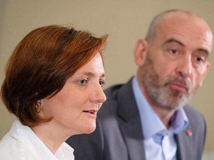 Das SPD-Bewerberduo Simone Lange, Oberbürgermeisterin von Flensburg, und Alexander Ahrens, Oberbürgermeister von Bautzen, will die Große Koalition beenden.