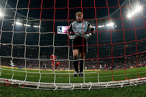 Einsame Spitze? Eher einsamer Frust: Bayern-Kapitän Oliver Kahn