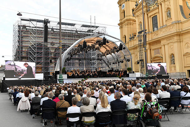 Klassik am Odeonsplatz vor Sonnenuntergang. Klassik am Odeonsplatz vor Sonnenuntergang.