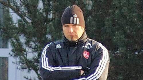 Club-Trainer Michael Oenning weiß mit Sicherheit, was ihn nach einer Niederlage in Köln erwartet - jedenfalls keine schönen Feiertage. Club-Trainer Michael Oenning weiß mit Sicherheit, was ihn nach einer Niederlage in Köln erwartet - jedenfalls keine schönen Feiertage.