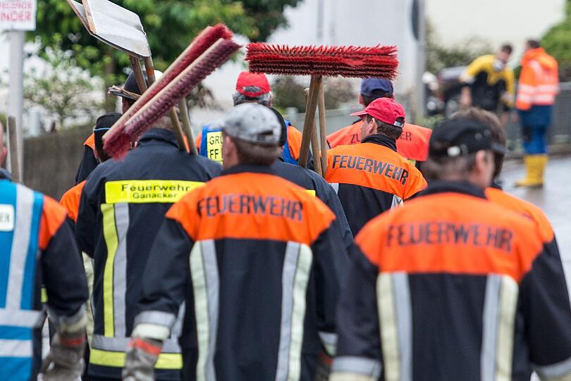 Die Aufräumarbeiten nach dem Hochwasser werden noch mehrere Wochen andauern.
