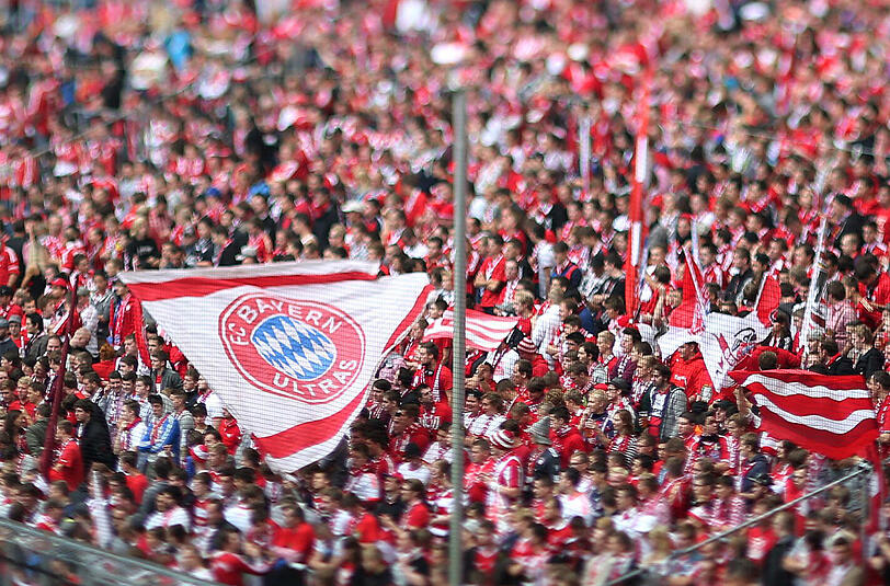Die Fans (4 Prozent): Zwischen Vereinsvorstand und Südkurve ging es selten harmonischer zu. Der Streit um die Drehkreuze hinter der Südkurve ist ausgeräumt. Und: Vor allem die Auswärtsauftritte der Bayern-Fans sind lautstark wie nie.