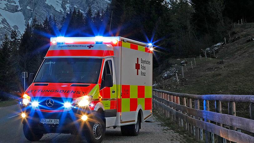 Die Rettungskräfte waren stundenlang mit dem 25-Jährigen beschäftigt.