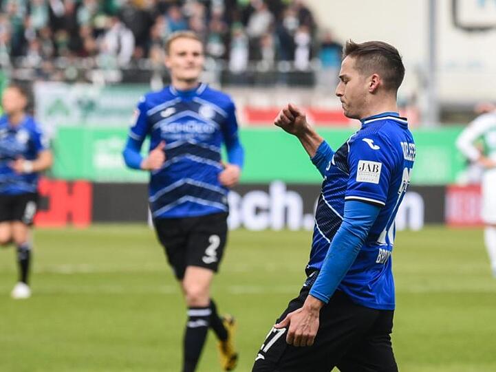 Tabellenführer Arminia Bielefeld marschiert nach dem Sieg in Fürth weiter Richtung Bundesliga.