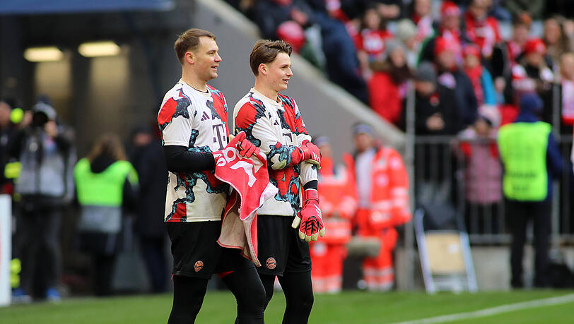 Verstehen sich sehr gut: Die Bayern-Keeper Manuel Neuer und Jonas Urbig.