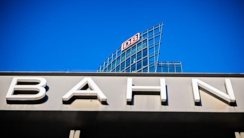 Die Deutsche Bahn steht wirtschaftlich weiterhin schlecht da. (Archivbild)