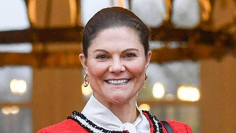 Victoria von Schweden feiert ihren Geburtstag traditionell auf der Insel Öland, wo die schwedische Königsfamilie die Sommerferien verbringt. Victoria von Schweden feiert ihren Geburtstag traditionell auf der Insel Öland, wo die schwedische Königsfamilie die Sommerferien verbringt.
