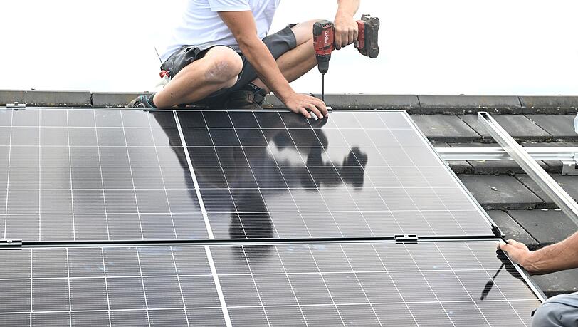 18 Prozent der Privathaushalte in Deutschland haben mittlerweile eine Photovoltaik-Anlage auf dem Dach. (Symbolbild) 18 Prozent der Privathaushalte in Deutschland haben mittlerweile eine Photovoltaik-Anlage auf dem Dach. (Symbolbild)