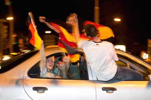 Feiernde Fußball-Fans.